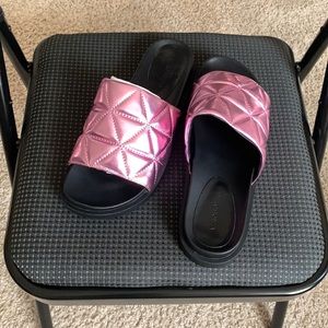 Flat sandals
